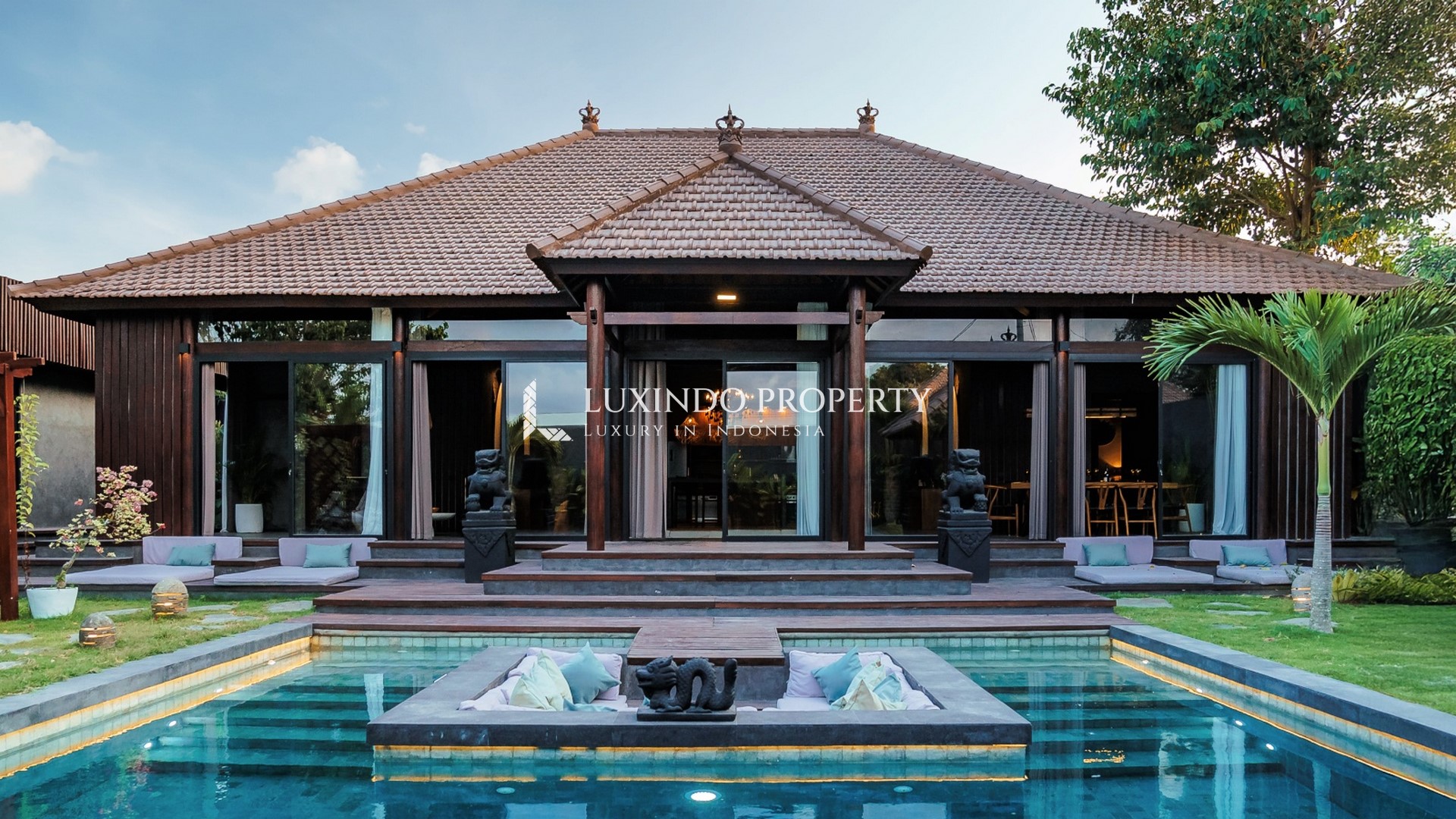 JIMBARAN - BRAND NEW LUXURY VILLA WITH BALINESE SOUL (LHV875)